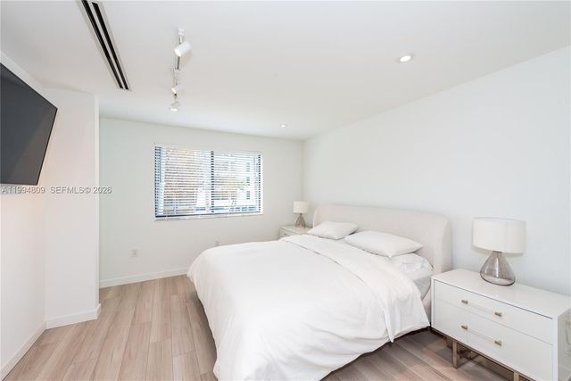 255 Galen Dr 2I, Key Biscayne, FL 33149