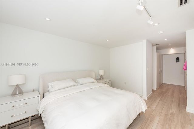 255 Galen Dr 2I, Key Biscayne, FL 33149