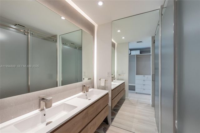 255 Galen Dr 2I, Key Biscayne, FL 33149