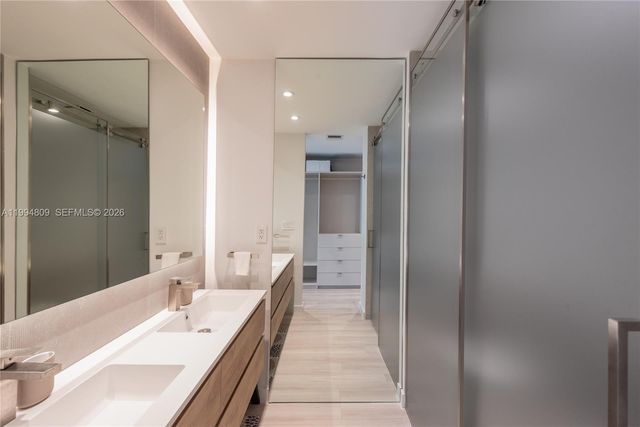 255 Galen Dr 2I, Key Biscayne, FL 33149