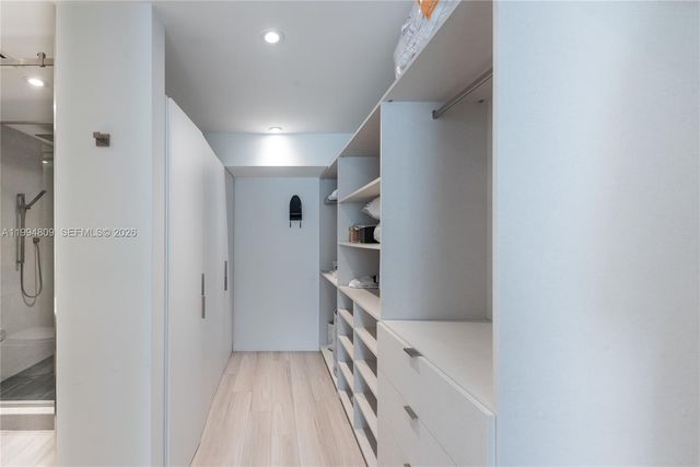 255 Galen Dr 2I, Key Biscayne, FL 33149