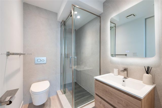 255 Galen Dr 2I, Key Biscayne, FL 33149