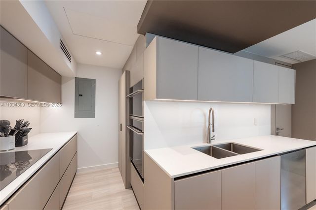 255 Galen Dr 2I, Key Biscayne, FL 33149