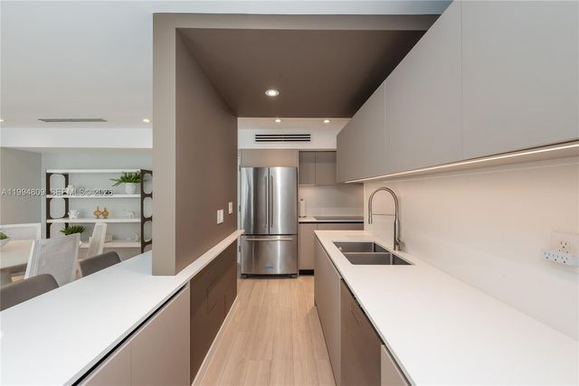 255 Galen Dr 2I, Key Biscayne, FL 33149