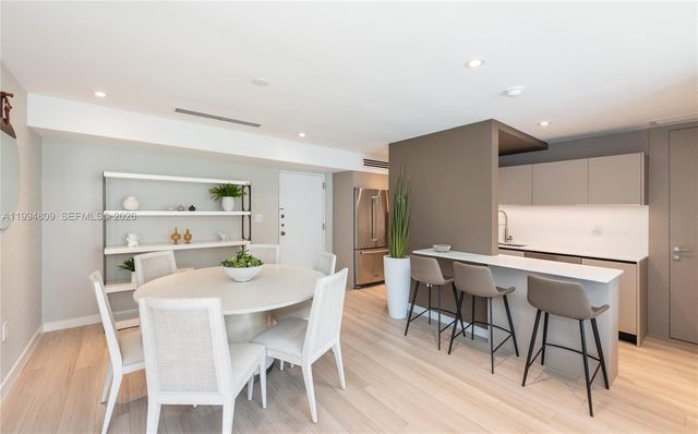 255 Galen Dr 2I, Key Biscayne, FL 33149