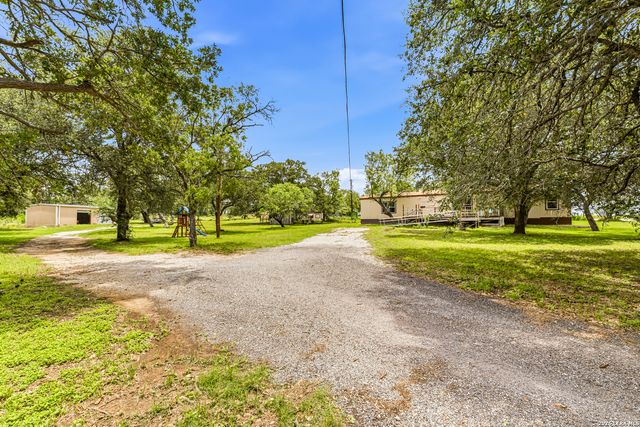 610 Blue Creek, La Vernia, TX 78121