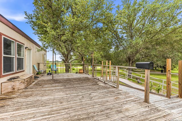 610 Blue Creek, La Vernia, TX 78121