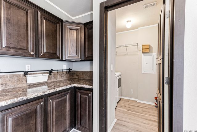 610 Blue Creek, La Vernia, TX 78121