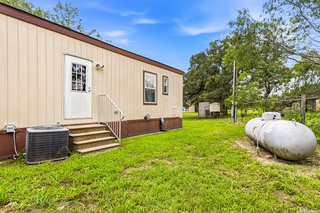 610 Blue Creek, La Vernia, TX 78121