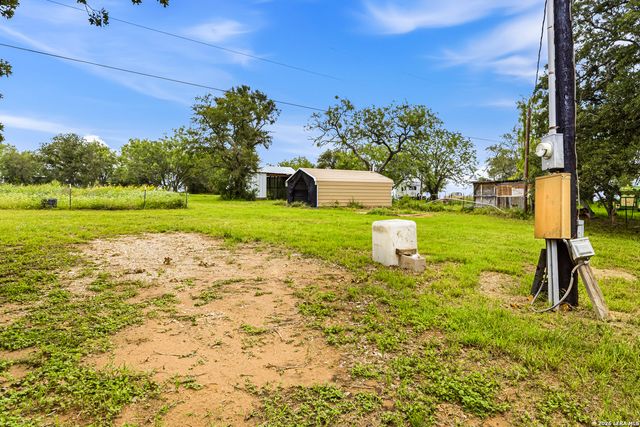 610 Blue Creek, La Vernia, TX 78121
