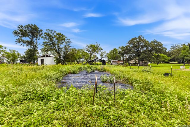 610 Blue Creek, La Vernia, TX 78121
