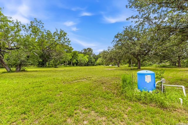 610 Blue Creek, La Vernia, TX 78121