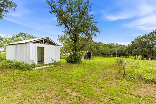 610 Blue Creek, La Vernia, TX 78121