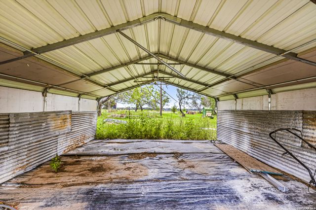 610 Blue Creek, La Vernia, TX 78121
