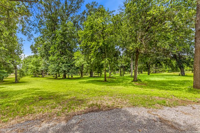 610 Blue Creek, La Vernia, TX 78121