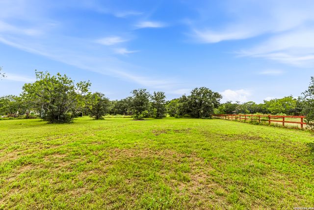 610 Blue Creek, La Vernia, TX 78121