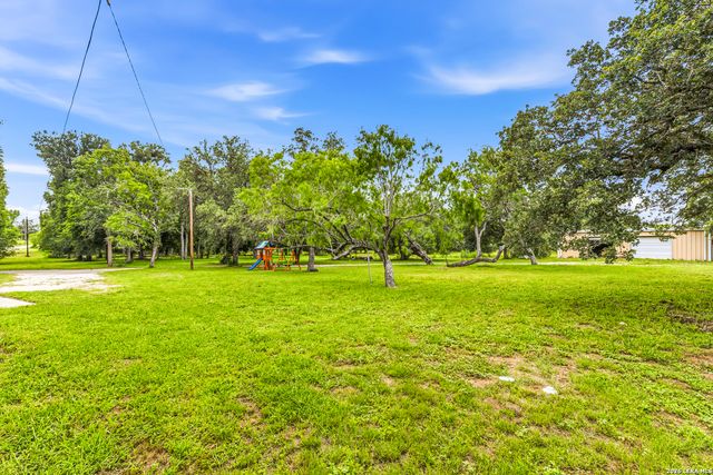 610 Blue Creek, La Vernia, TX 78121