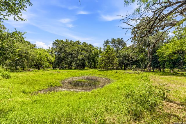 610 Blue Creek, La Vernia, TX 78121