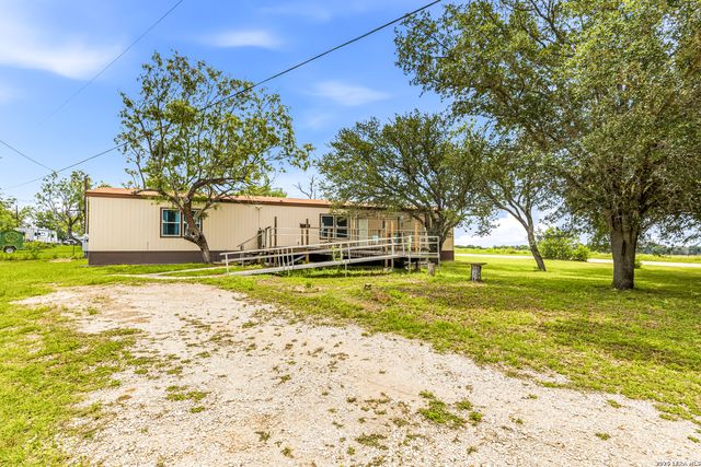 610 Blue Creek, La Vernia, TX 78121