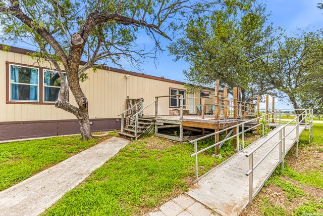 610 Blue Creek, La Vernia, TX 78121