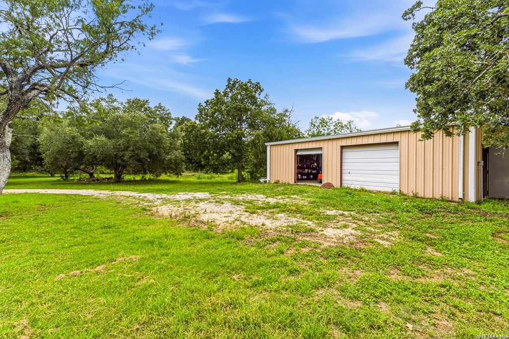 610 Blue Creek, La Vernia, TX 78121
