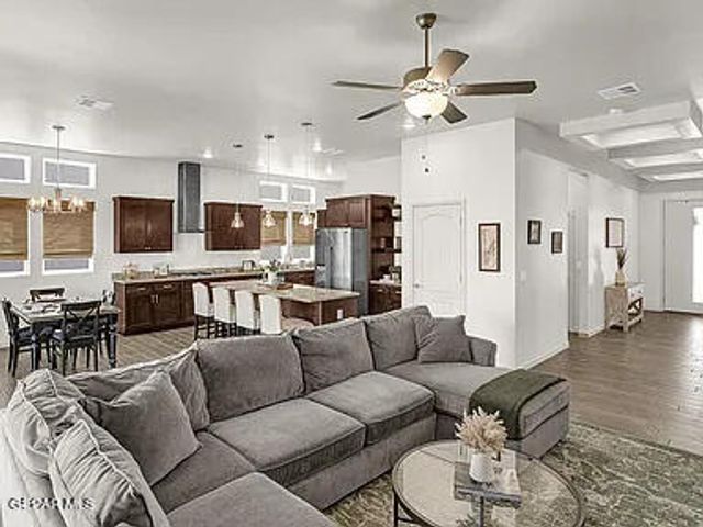 7837 Enchanted View Drive, El Paso, TX 79911