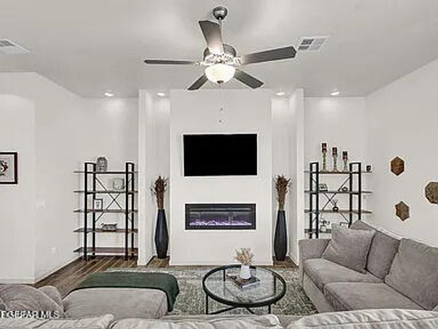 7837 Enchanted View Drive, El Paso, TX 79911