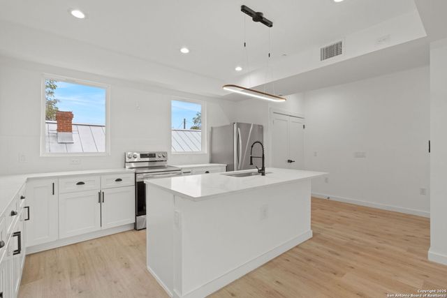 308 S Mesquite St # 103, San Antonio, TX 78203