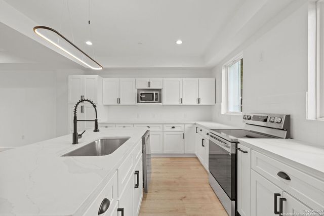 308 S Mesquite St # 103, San Antonio, TX 78203