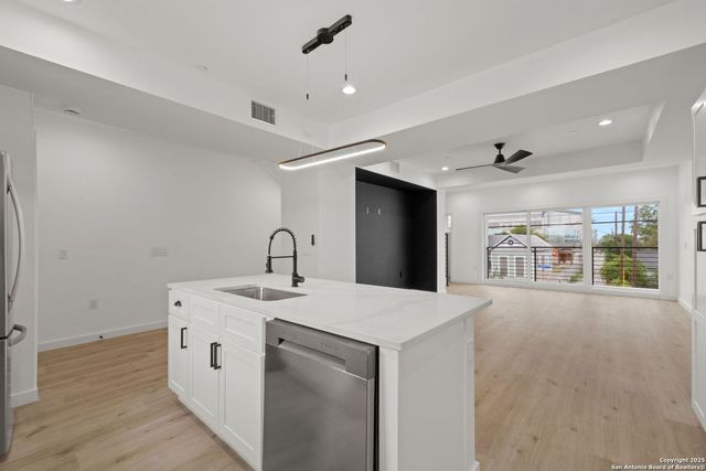 308 S Mesquite St # 103, San Antonio, TX 78203