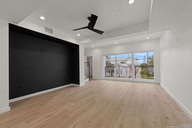 308 S Mesquite St # 103, San Antonio, TX 78203