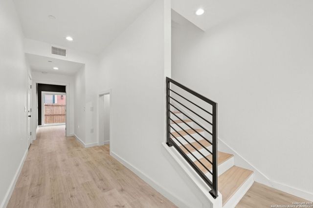 308 S Mesquite St # 103, San Antonio, TX 78203