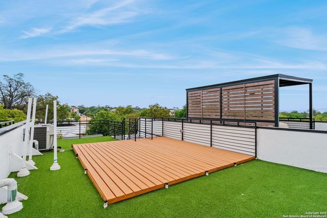 308 S Mesquite St # 103, San Antonio, TX 78203