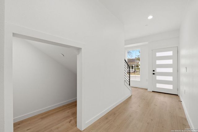 308 S Mesquite St # 103, San Antonio, TX 78203