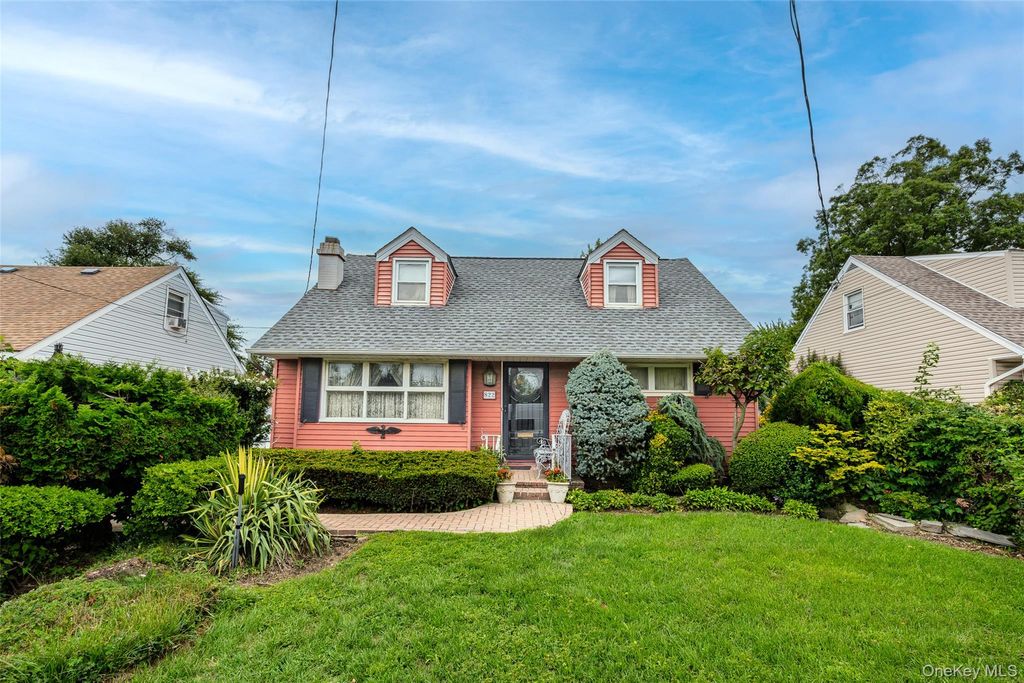 822 Peninsula Boulevard, Woodmere, NY 11598 — exterior