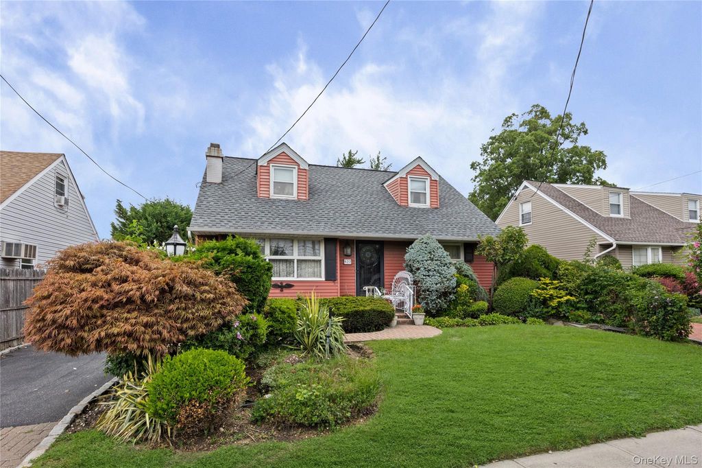 822 Peninsula Boulevard, Woodmere, NY 11598 — photo 2