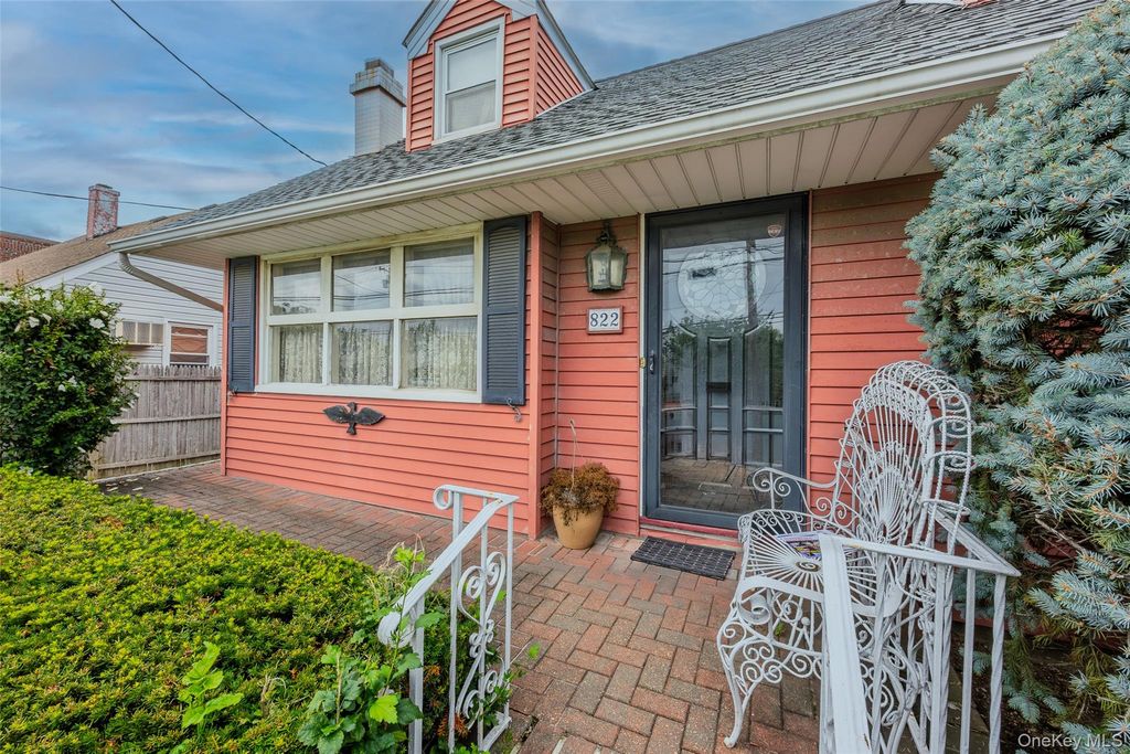 822 Peninsula Boulevard, Woodmere, NY 11598 — photo 4