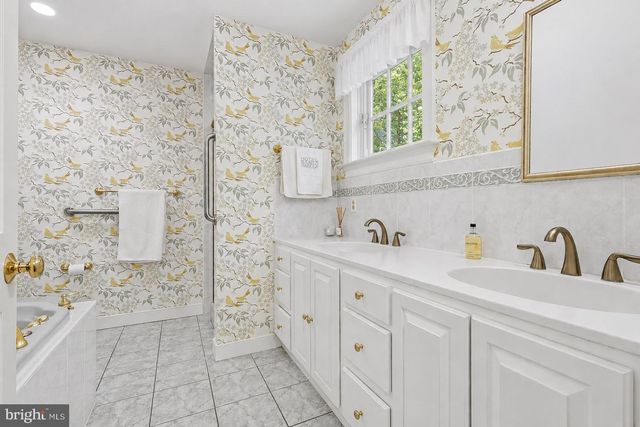 2 ROCKLAND RIDGE RD, Rockland, DE 19732