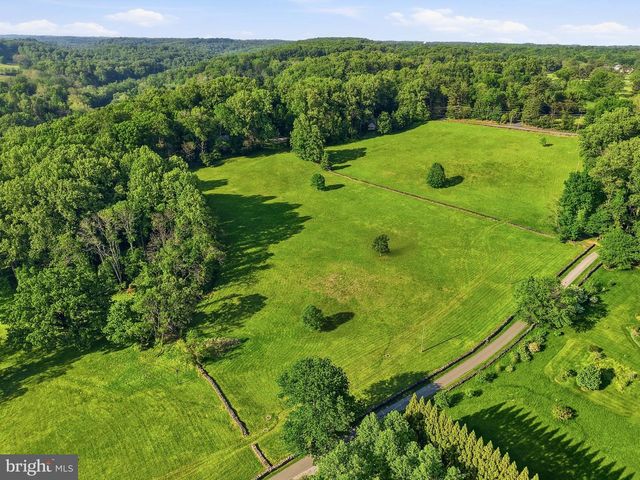 2 ROCKLAND RIDGE RD, Rockland, DE 19732