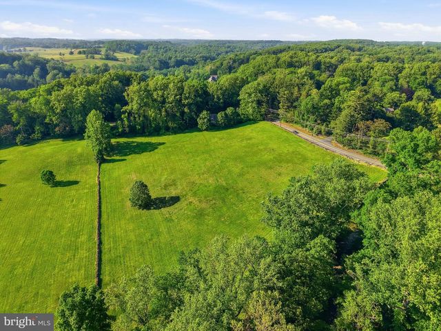 2 ROCKLAND RIDGE RD, Rockland, DE 19732