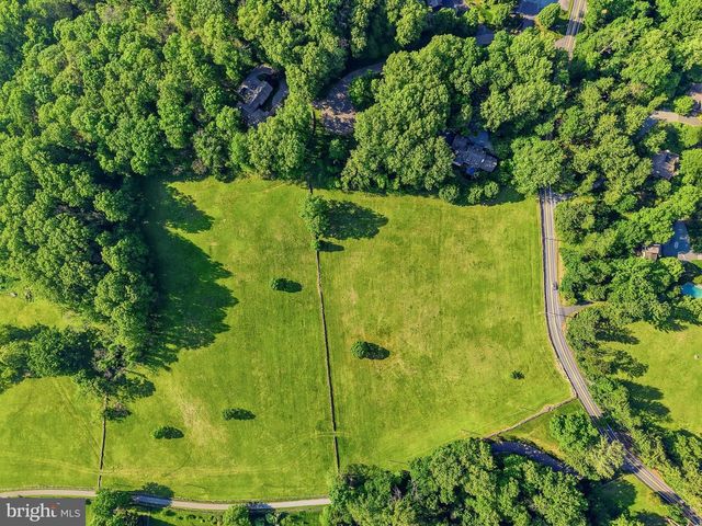2 ROCKLAND RIDGE RD, Rockland, DE 19732