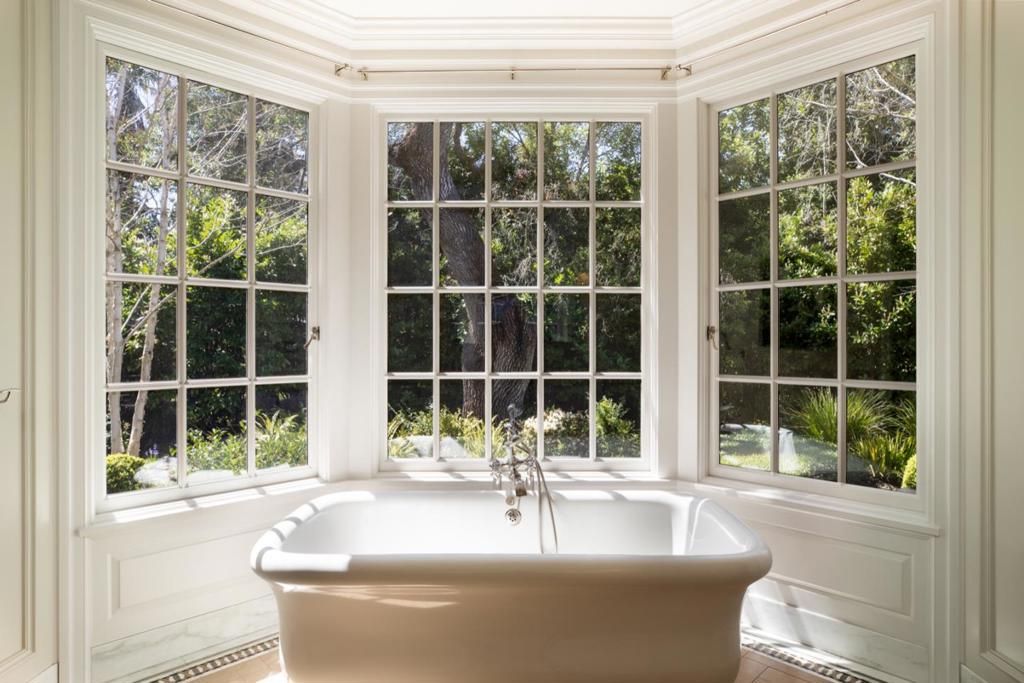 Image 11 of property listing at 192 Fair Oaks Lane, Atherton, CA 94027