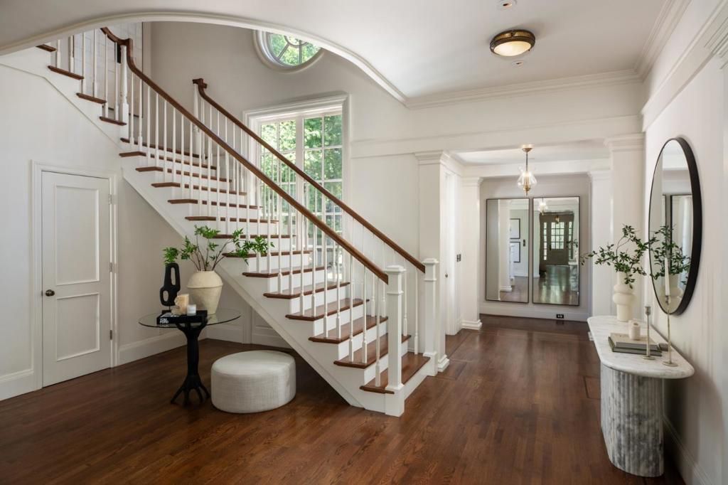 Image 12 of property listing at 192 Fair Oaks Lane, Atherton, CA 94027