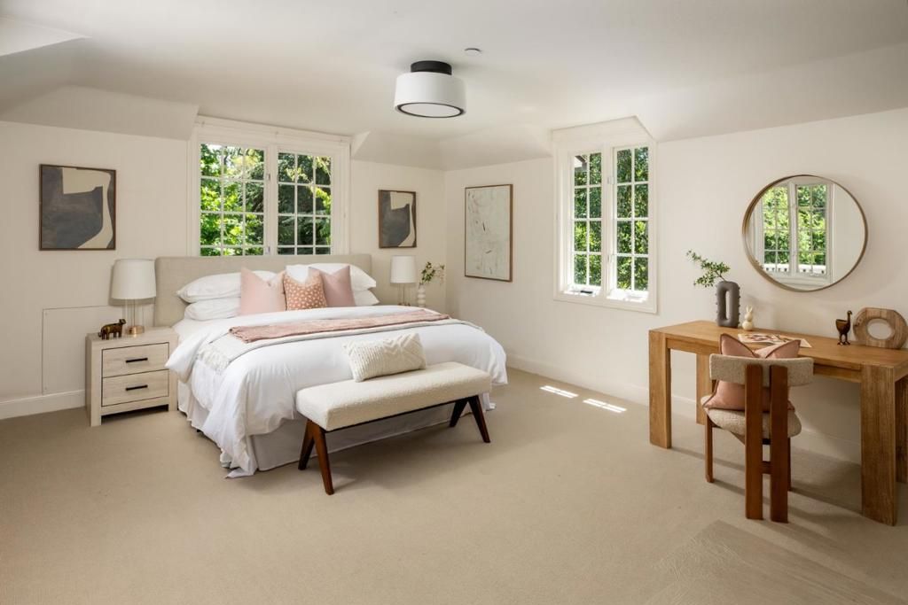 Image 15 of property listing at 192 Fair Oaks Lane, Atherton, CA 94027