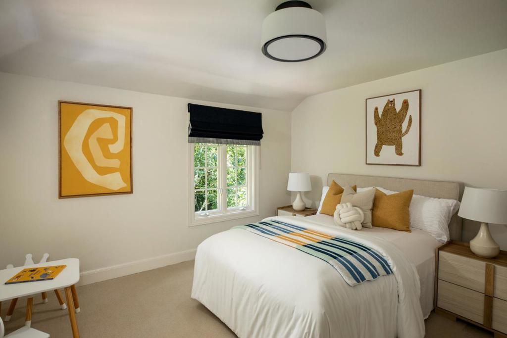 Image 16 of property listing at 192 Fair Oaks Lane, Atherton, CA 94027
