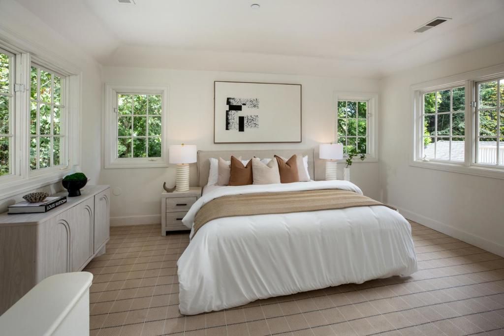 Image 17 of property listing at 192 Fair Oaks Lane, Atherton, CA 94027
