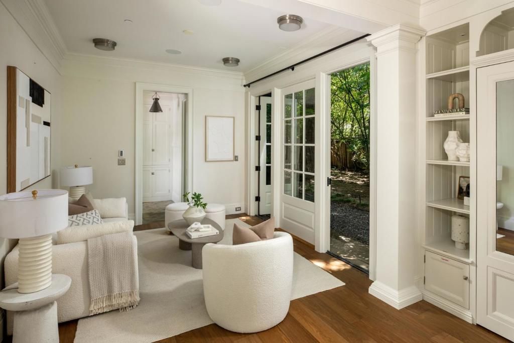 Image 19 of property listing at 192 Fair Oaks Lane, Atherton, CA 94027