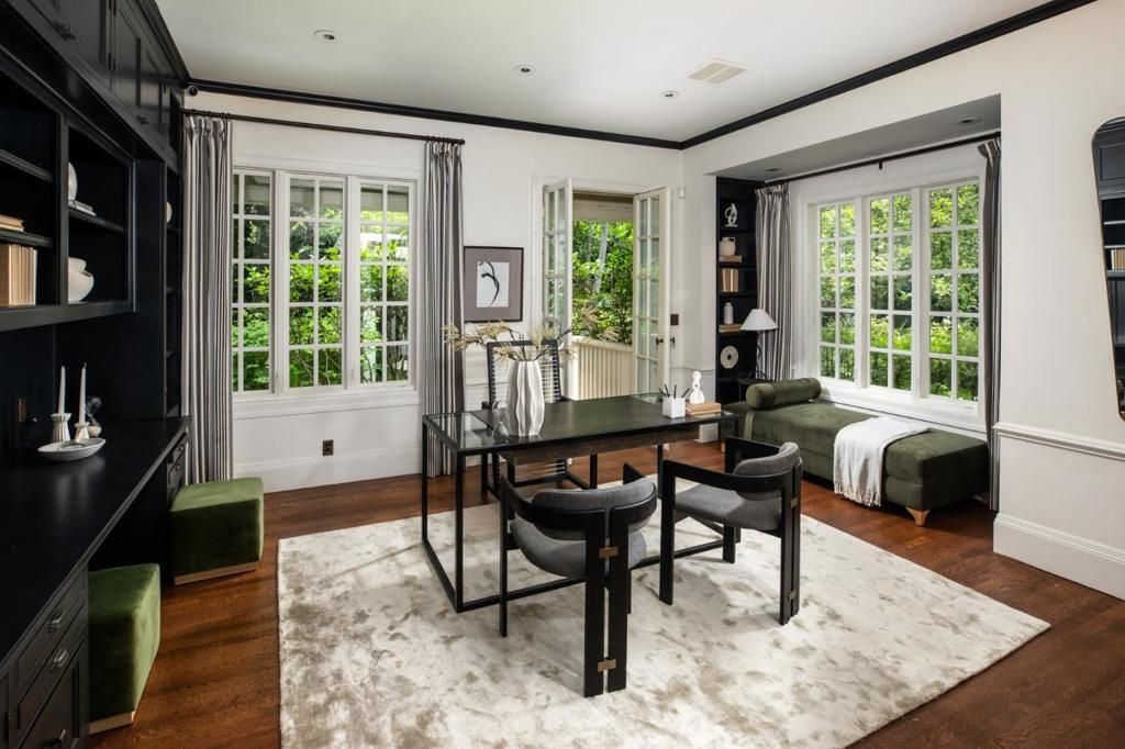 Image 4 of property listing at 192 Fair Oaks Lane, Atherton, CA 94027