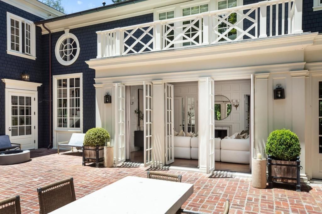 Image 8 of property listing at 192 Fair Oaks Lane, Atherton, CA 94027