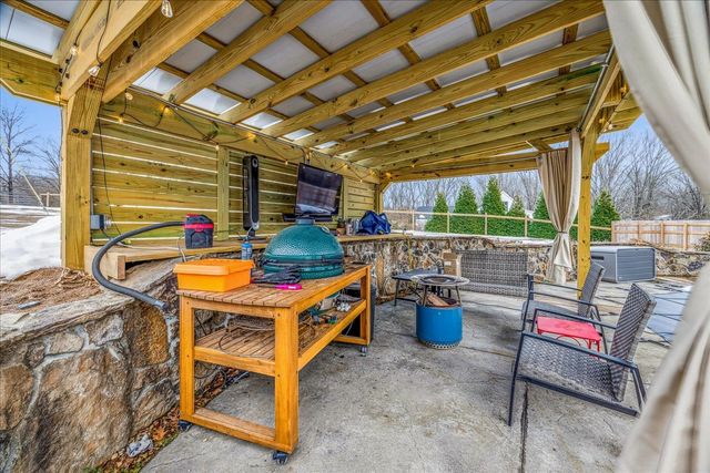 897 BURROWTOWN RD, Mason, TN 38049